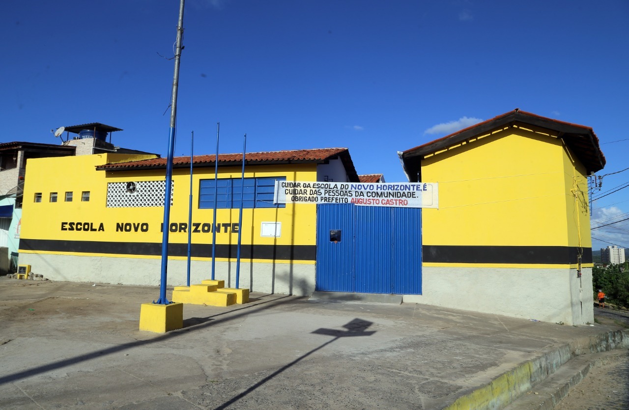 Prefeito Augusto Castro entrega escola Novo Horizonte 100% reformada.