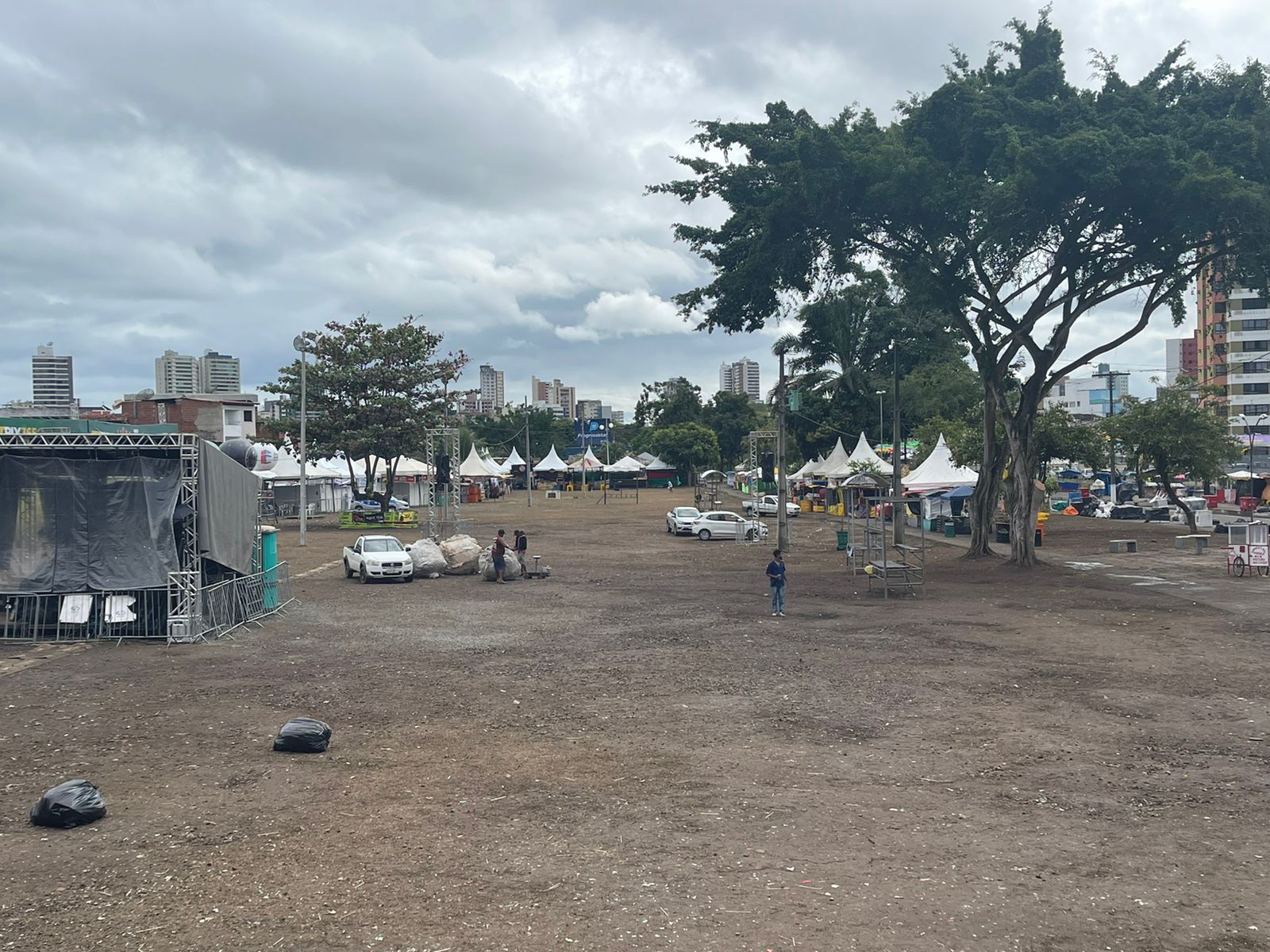 Prefeitura e Biosanear se unem para limpeza da sujeira no circuito do Ita Pedro em Itabuna.