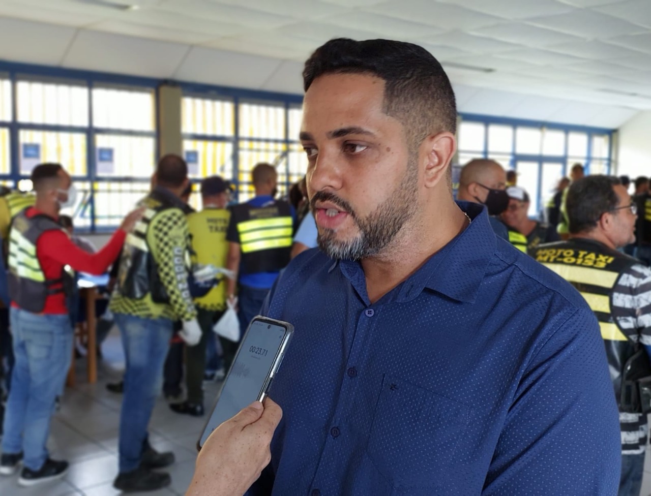 Prefeitura entrega 430 alvarás para mototaxistas regulamentados de Itabuna.