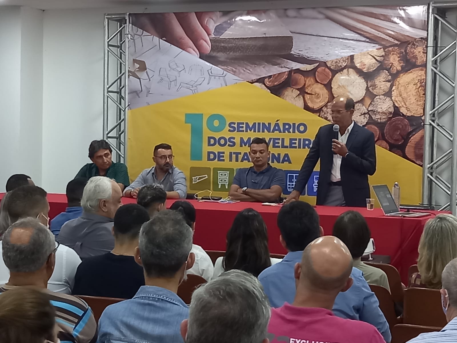 Seminário reúne 90 participantes e abre diálogo para formação do Polo Moveleiro de Itabuna.
