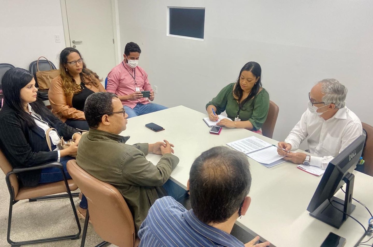 Secretário Municipal da Educação participa de audiência com representantes do Núcleo da Justiça Restaurativa de Itabuna.