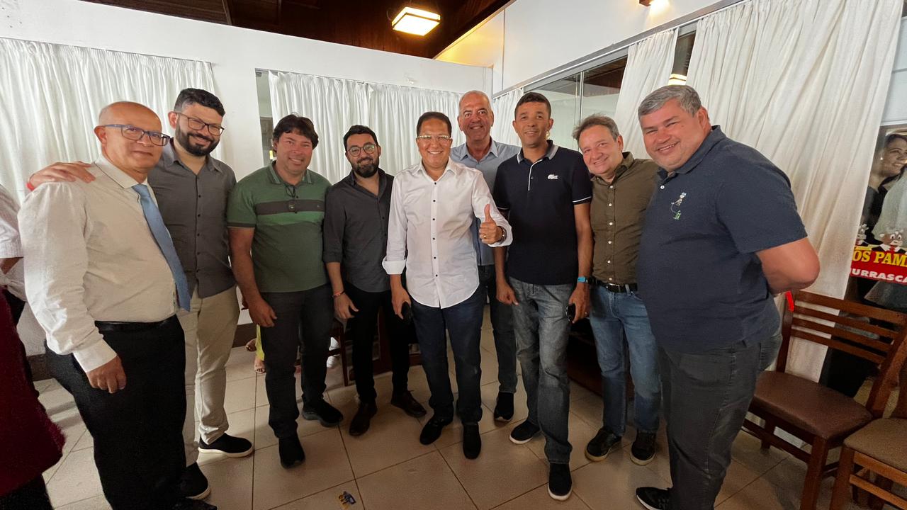 Prefeito Augusto Castro discute economia e avanços durante encontro empresarial em Itabuna.