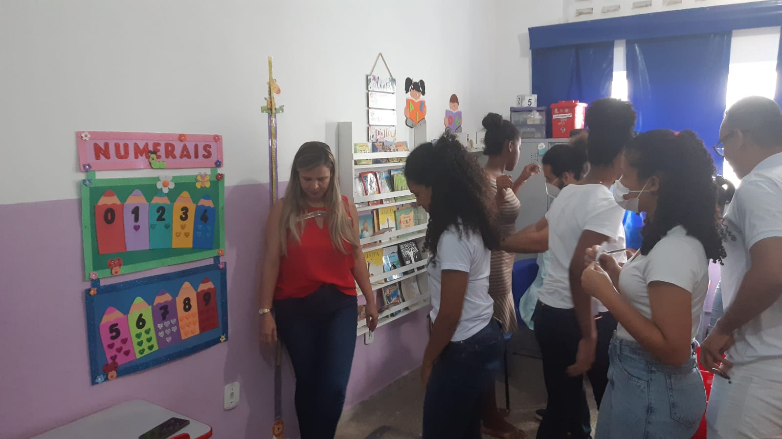 Colégio da Rede Municipal faz mutirão para promover saúde, beleza e lazer em Itabuna.