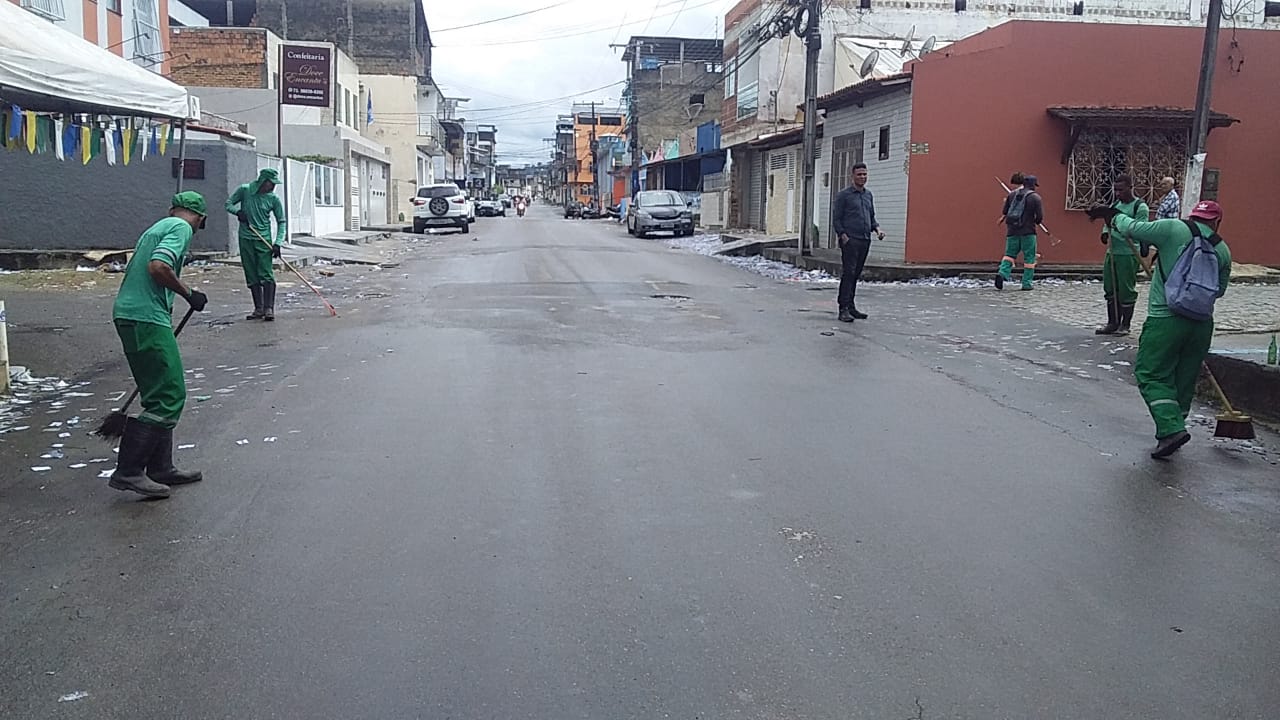 Prefeitura de Itabuna volta a reforçar limpeza da cidade após carreata de candidatos.
