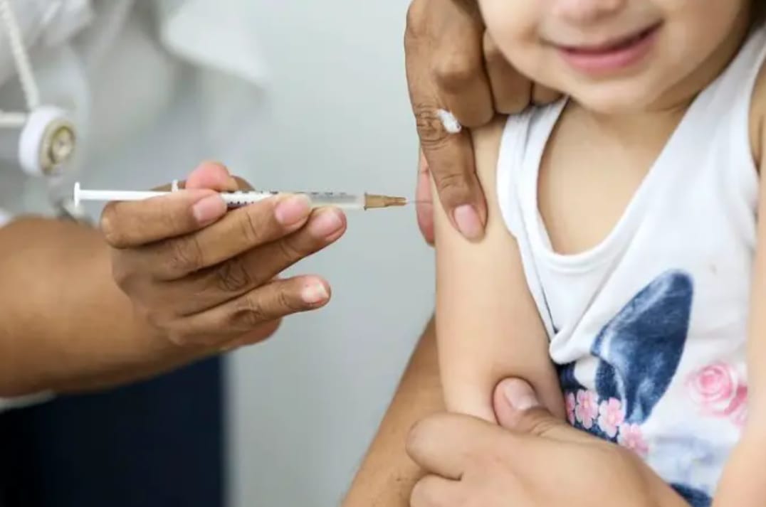 Secretaria Municipal de Saúde aplica doses de campanhas de vacinação até quinta-feira.