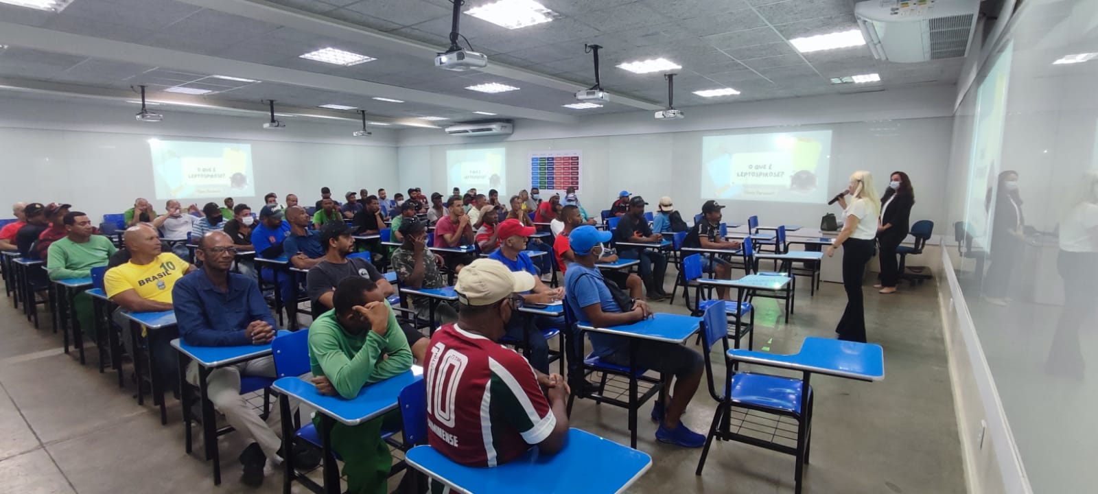 Prefeitura de Itabuna promove palestra sobre leptospirose para agentes da Limpeza Pública.