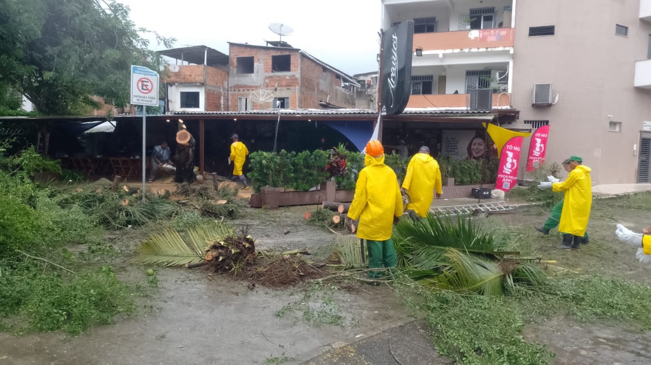 Prefeitura de Itabuna permanece com força-tarefa na limpeza da cidade e faz capacitação.