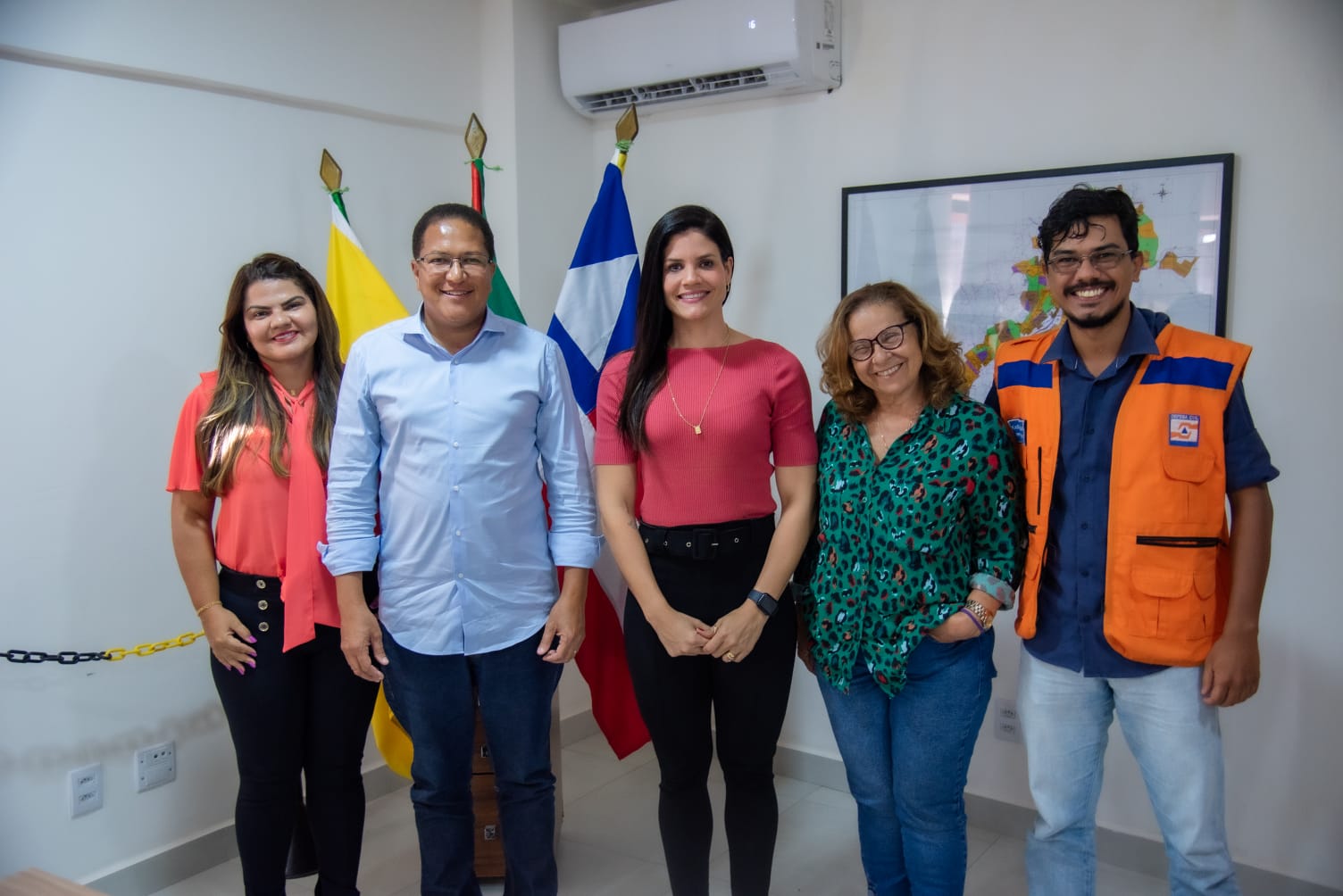 Secretária de Infraestrutura Hídrica e Saneamento da Bahia inspeciona áreas atingidas pelas enchentes