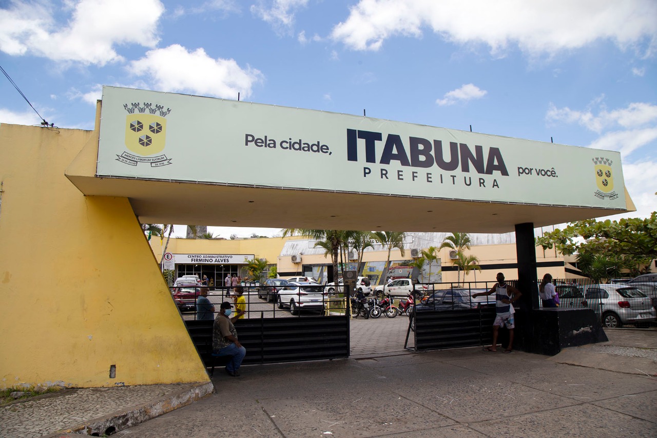 Prefeito Augusto Castro nomeia Junior Brandão para a SEMPS e professora Adriana Tumissa para a Educação