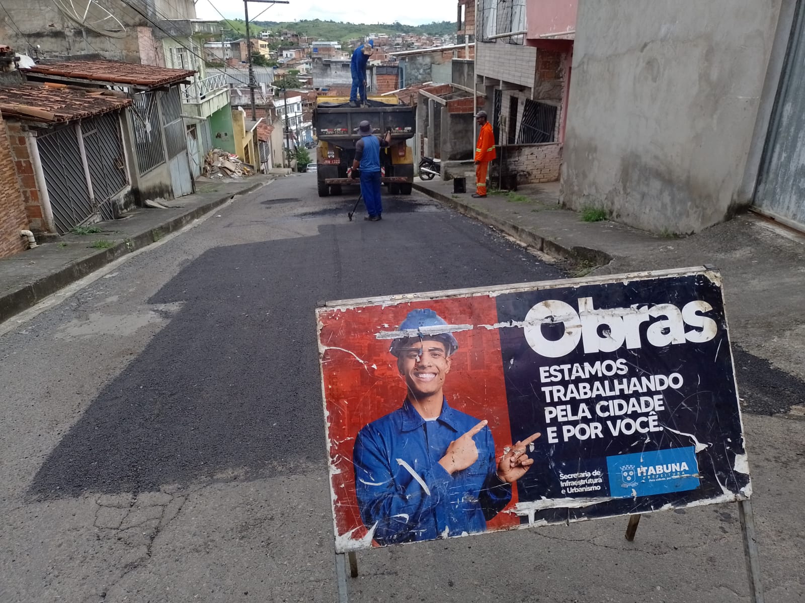Prefeitura executa operação tapa-buracos no bairro Santo Antônio