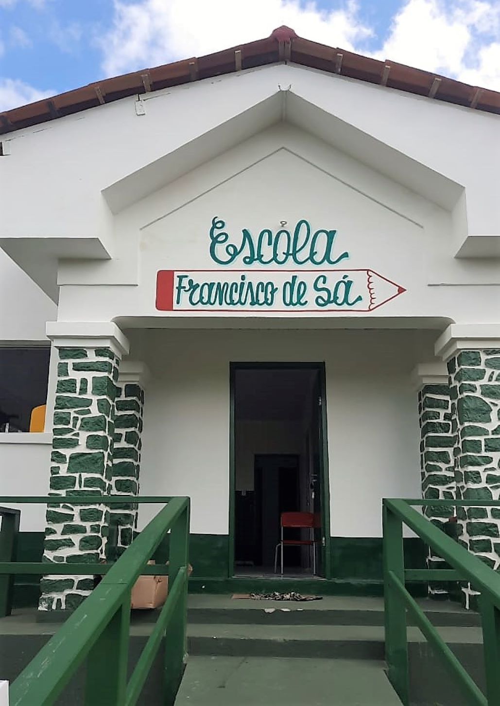 Prefeito Augusto Castro entrega mais uma escola do campo em Itabuna reformada e requalificada