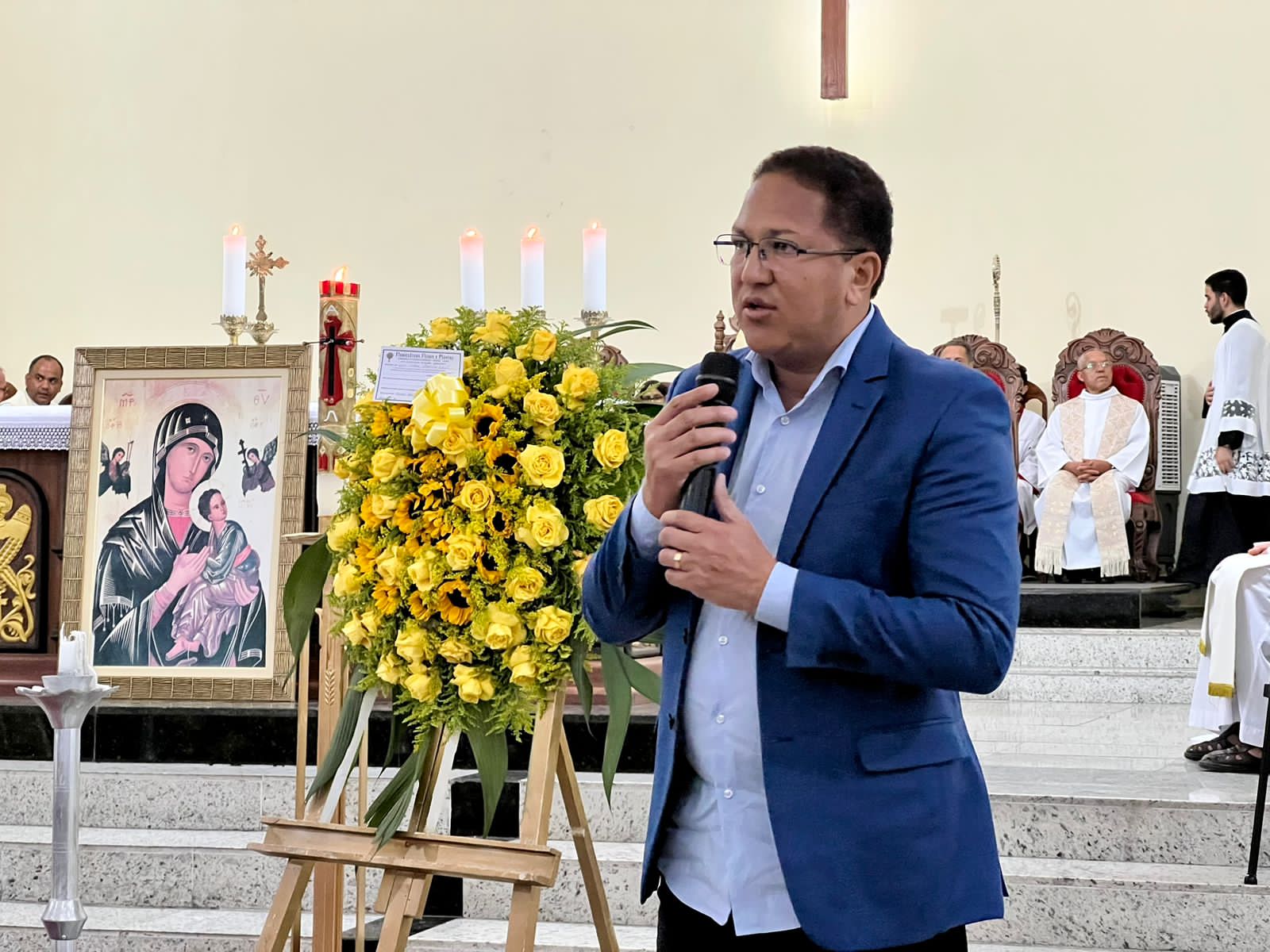 Prefeito Augusto Castro prestigia cerimônia de sepultamento definitivo dos restos mortais de Dom Ceslau Stanula na Catedral