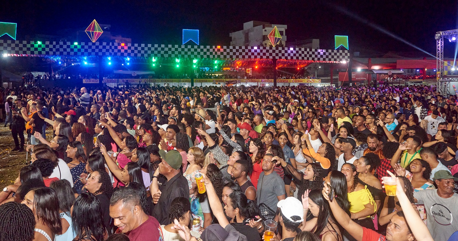 Ita Pedro sacudiu o público relembrando grandes sucessos do forró