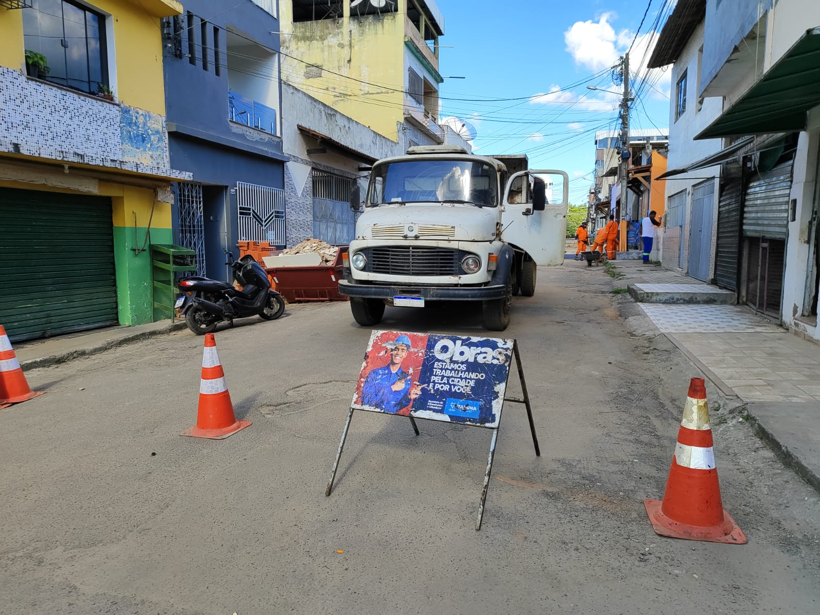 Operação tapa-buracos contempla ruas do Bairro Califórnia