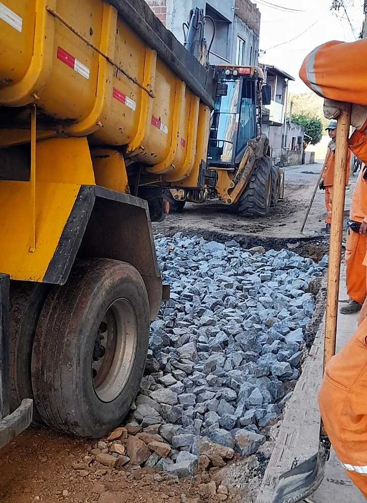 Prefeitura recupera piso da 2ª Travessa da Rua Floresta