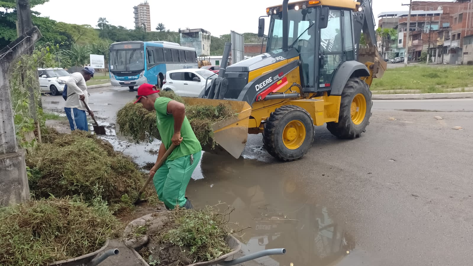 Prefeitura de Itabuna avança com serviços limpeza pública em diferentes pontos da cidade
