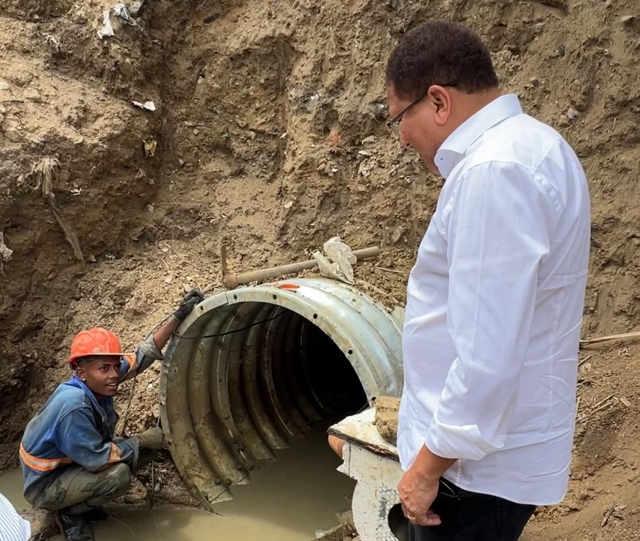 Projeto Mais Água: Construção de túnel na BR-101 sob tecnologia não destrutiva impressiona o prefeito Augusto Castro