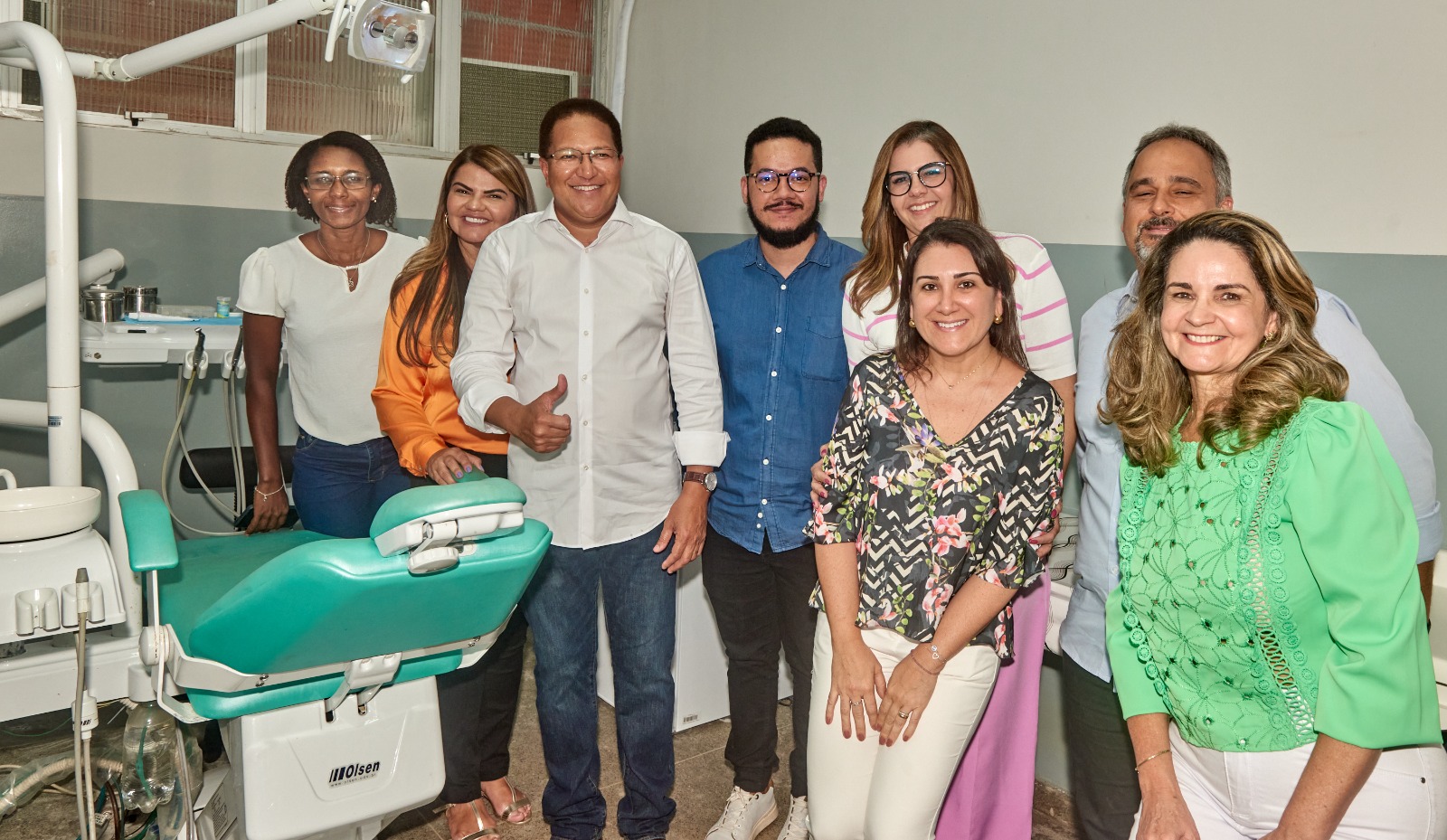 Pacientes e usuários parabenizam o prefeito Augusto Castro pela entrega da USF Doutor João Monteiro