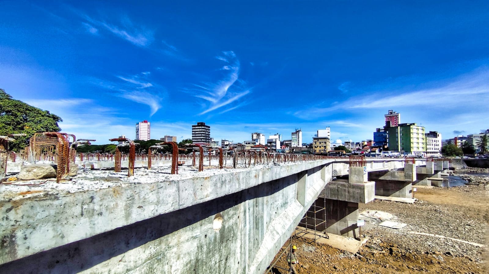 Titular da SIURB vistoria obras de mobilidade e pavimentação em Itabuna