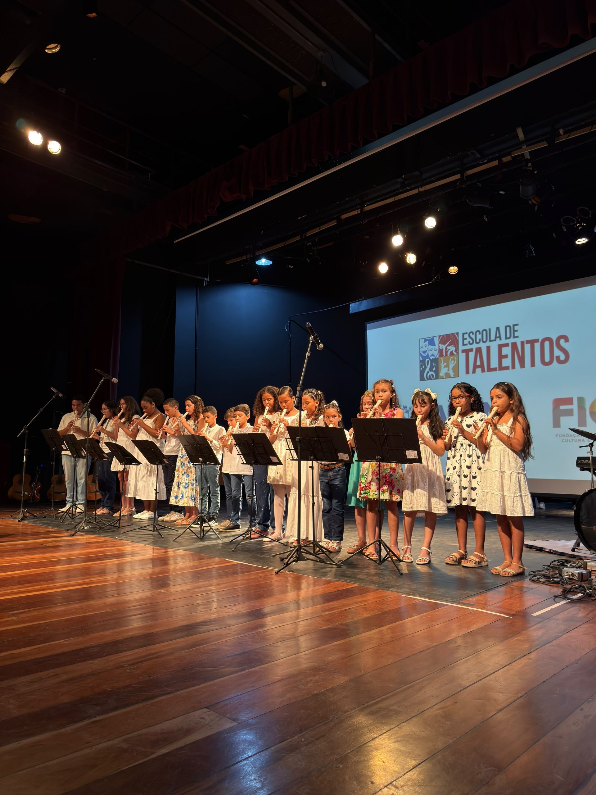 Escola de Talentos reúne mais de 250 alunos em noite de celebração à cultura em Itabuna