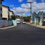 Legenda: Concluídos serviços de pavimentação na Rua José Alves Franco, no São Roque –  Fotos Pedro Augusto – Secom – Prefeitura de Itabuna