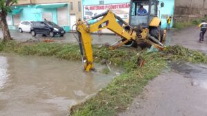 Prefeitura de Itabuna intensifica limpeza dos canais de macrodrenagem.