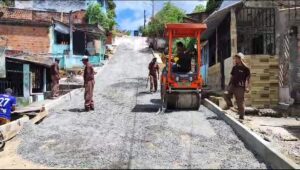 Prefeitura de Itabuna avança na pavimentação de ruas de barro do Santa Inês