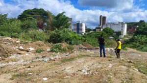 Prefeitura de Itabuna remove lixo e entulho de ponto de descarte irregular no Góes Calmon