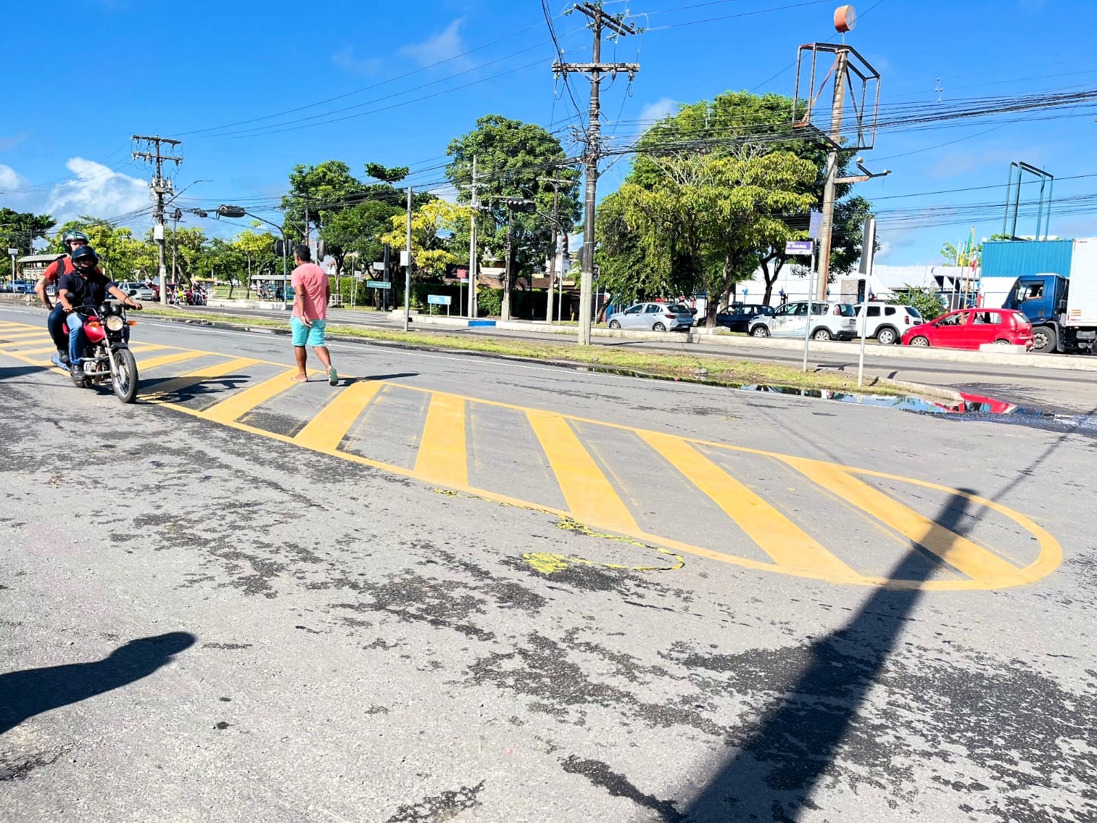 Prefeitura de Itabuna sinaliza mudanças no fluxo de trânsito na via marginal da Avenida Princesa Isabel