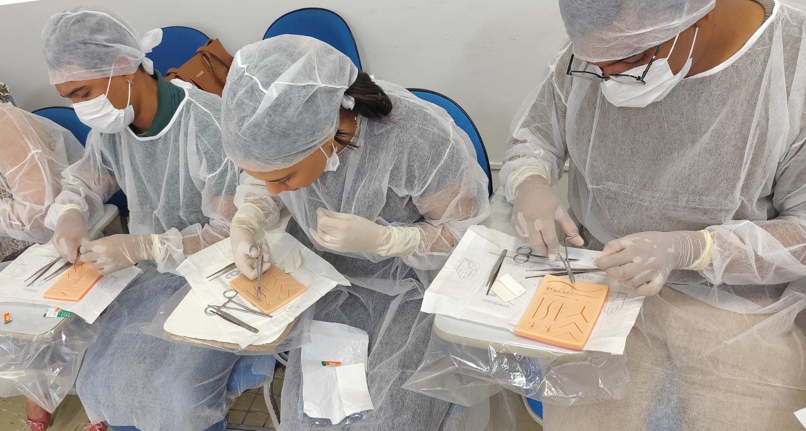 Prefeitura de Itabuna promove capacitação em sutura para fortalecer atendimento na Atenção Primária