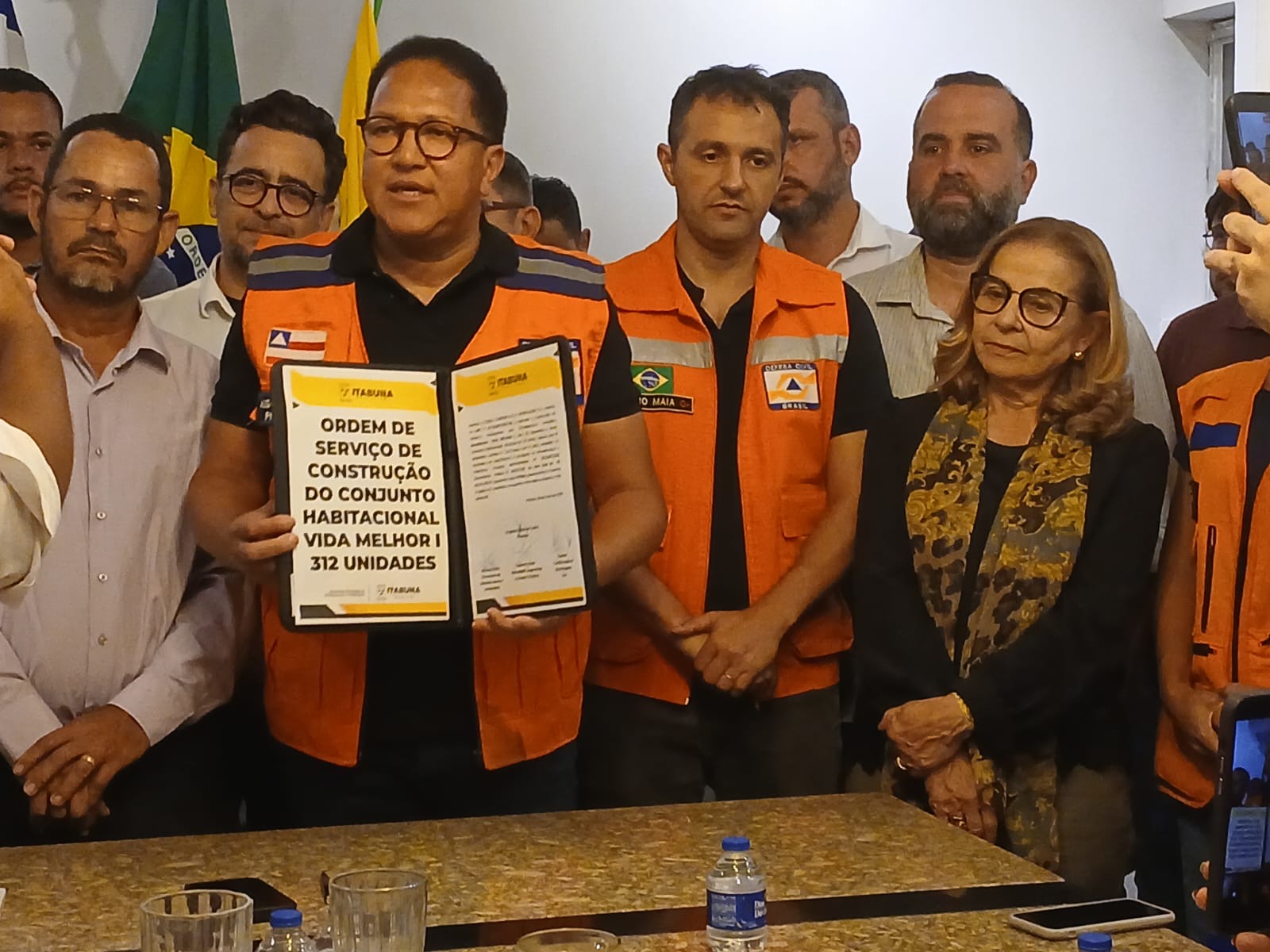 Prefeito Augusto Castro assina ordem de serviço autorizando a construção de 312 unidades habitacionais do Viver Melhor