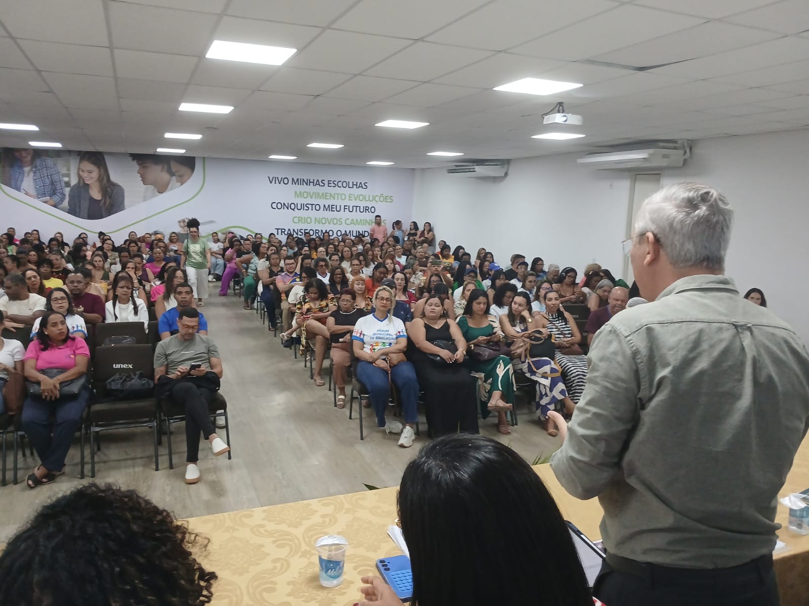 Prefeitura de Itabuna lança processo de elaboração do Plano Municipal de Educação com auditório da UNEX lotado