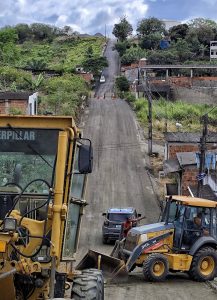Secretária da SIURB vistoria obra do Novo Lomanto e destaca a criação de uma via paralela à Avenida J.S. Pinheiro