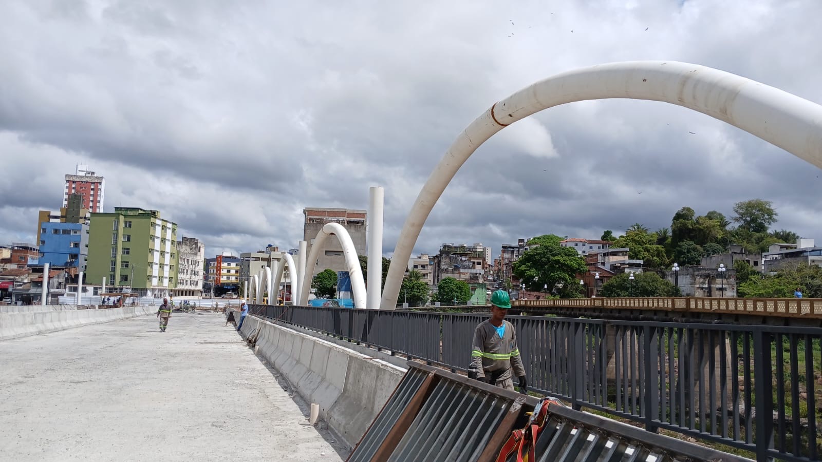 Obras da nova ponte e requalificação da Ponte Miguel Calmon com foco na segurança e paisagismo